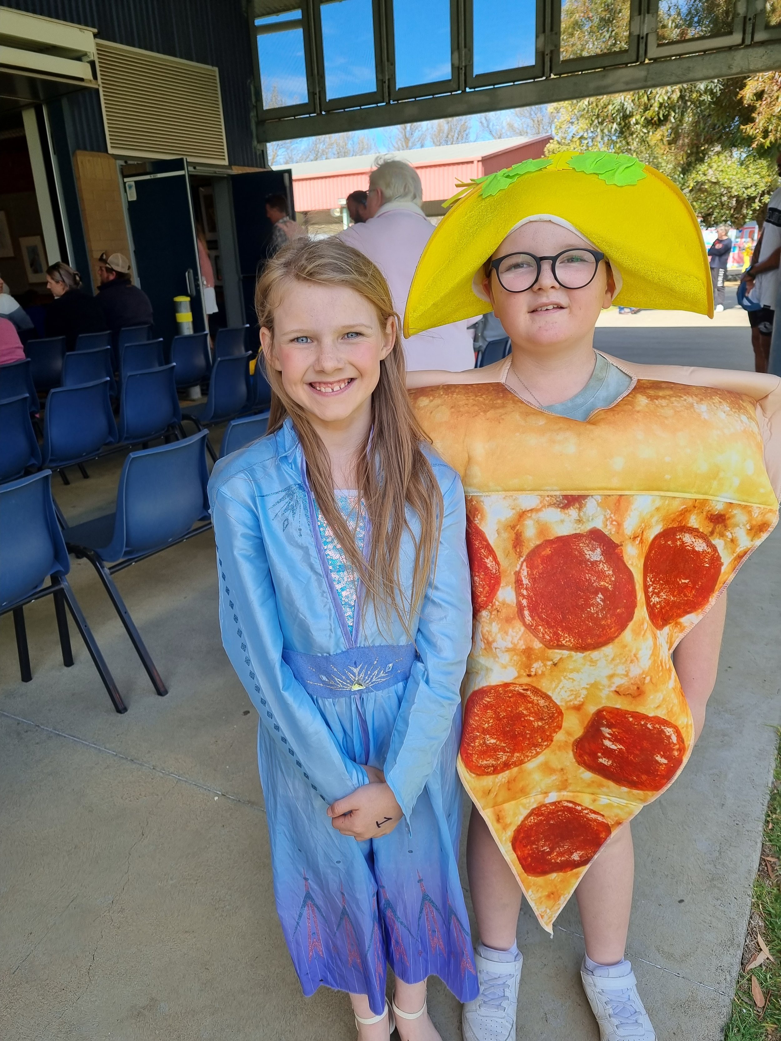Eva and Luka Geffree Elsa and Pizza taco.jpg
