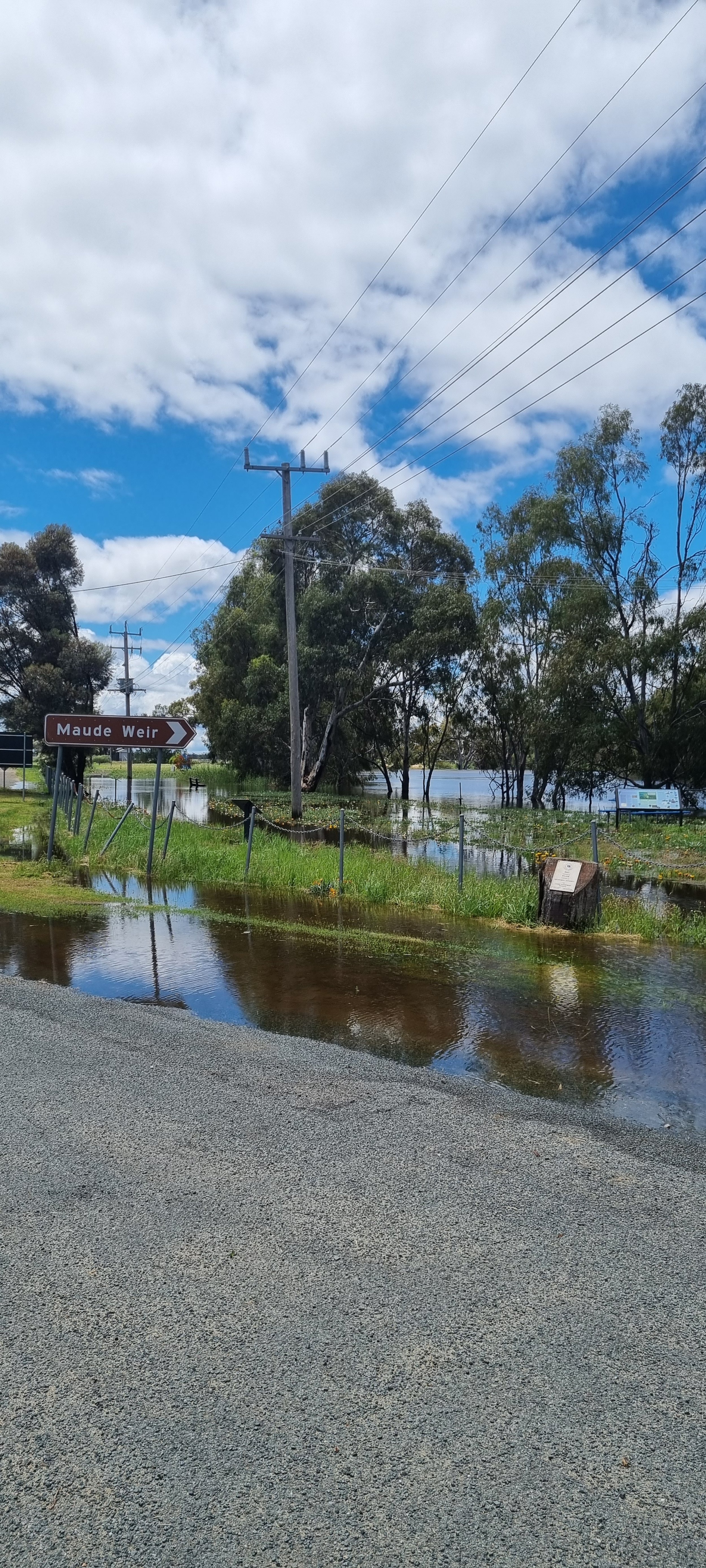 flood maude weir 2.jpg