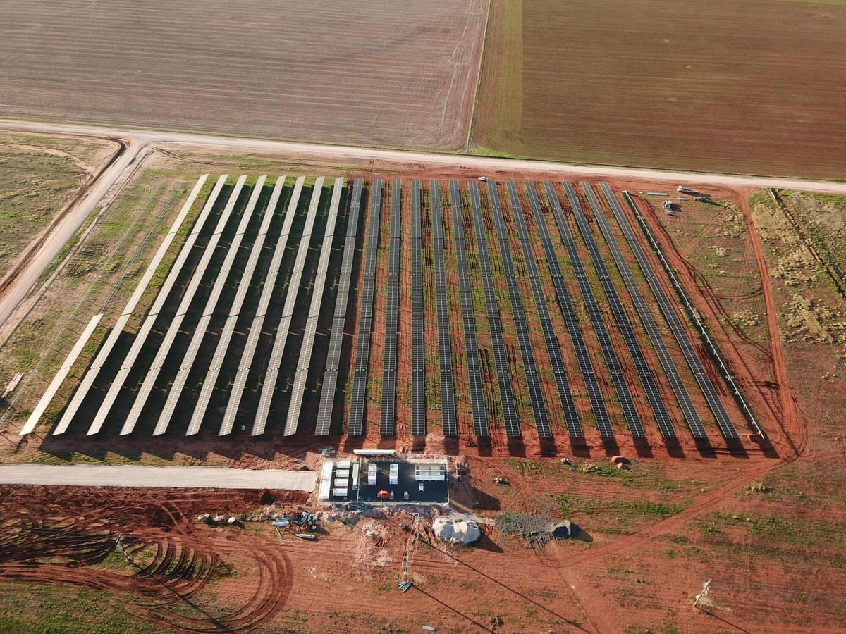 Goolgowi chook farm goes off-grid in Australian first