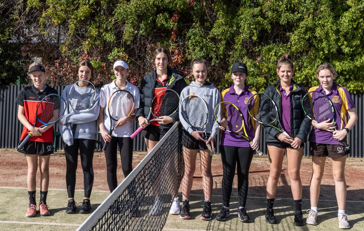 Tennis HWMHS champs star