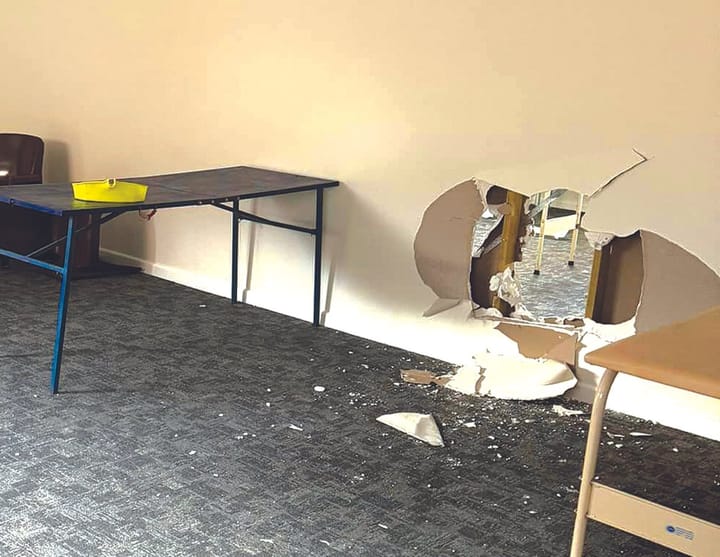 Police news - Brawl disrupts ANZAC Day commemorations and vandals strike Hay Park