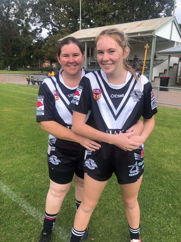 Magpies avoid shark attack
